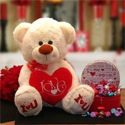 Love-&-Kisses-Valentine-Teddy-Bear-Gift-Set